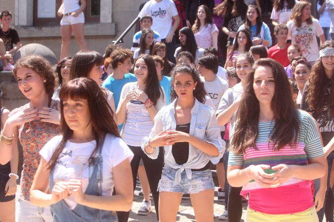 'Flashmob' junto al instituto Sagasta-14